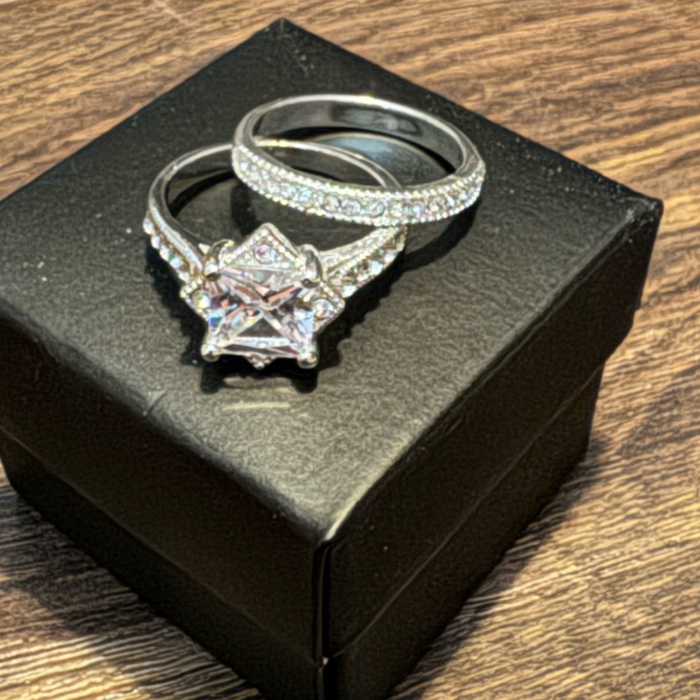 Avon This is love CZ engagement ring set size 6